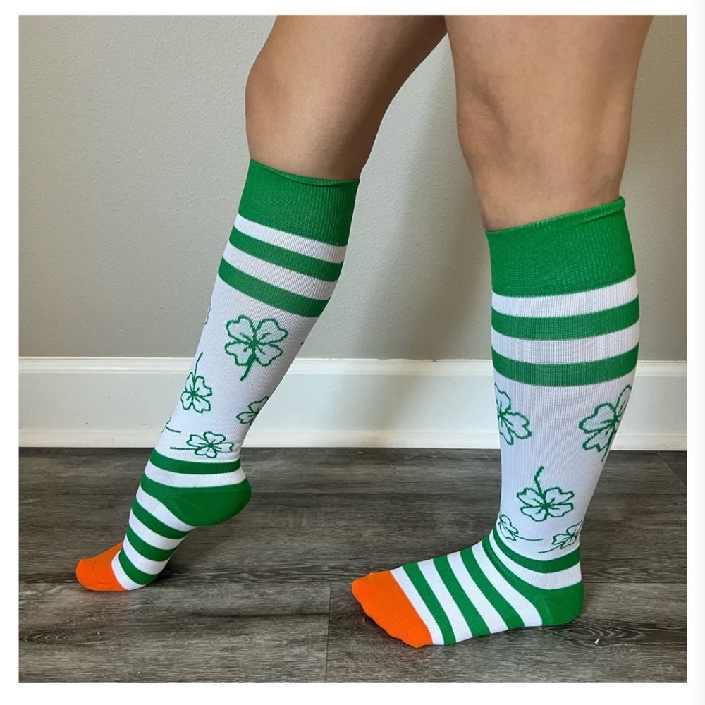 nabee compression socks shamrock Irish print St Patrick’s Day nurse run travel